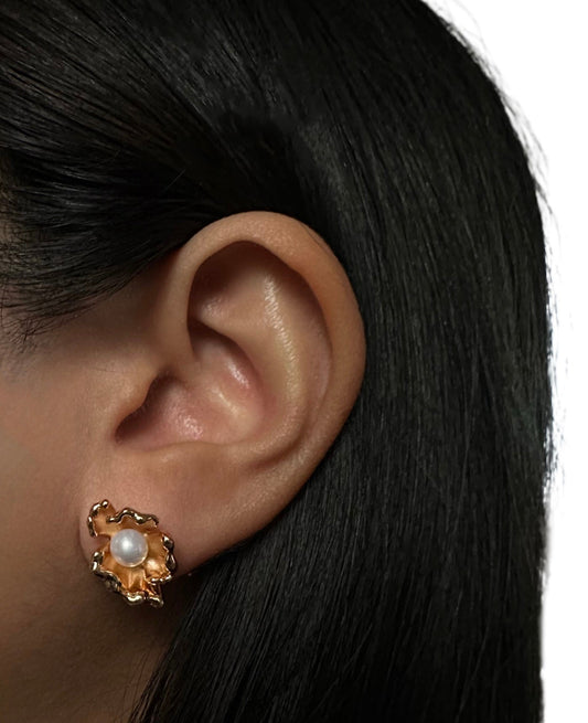 Grace & Glow Stud Earrings 18K Gold-Plated Silver Shell